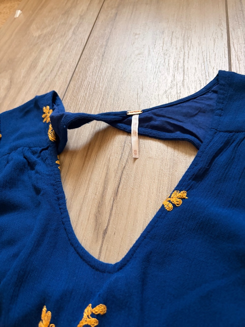 Free People XS Blue Embroidered Mini Dress Boho Long Sleeve Open Back Tunic - Picture 3 of 6